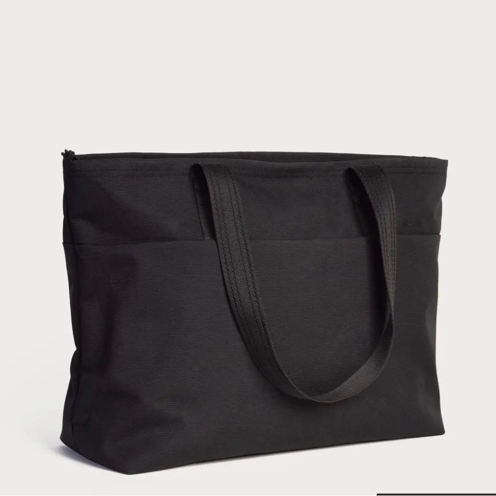 MOMENT Tech Tote Black NWT